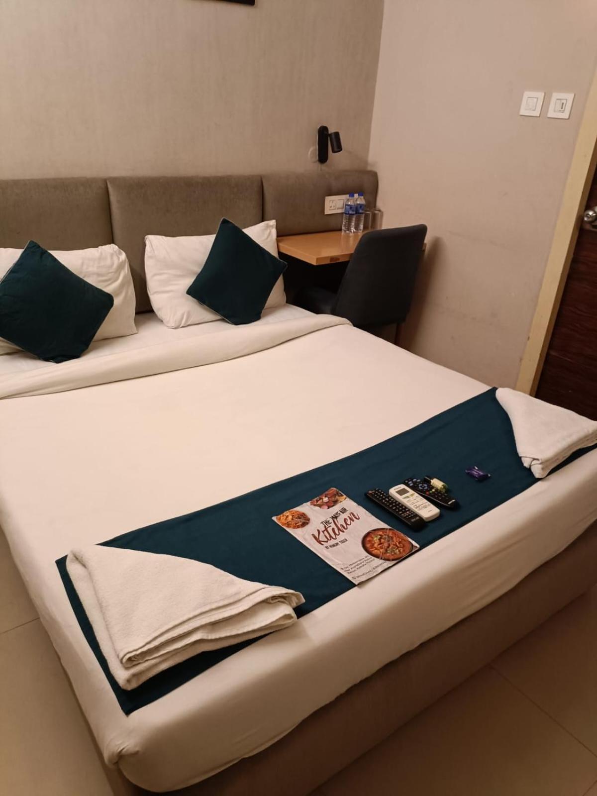 Hotel Mayfair Tower Calcutta Buitenkant foto